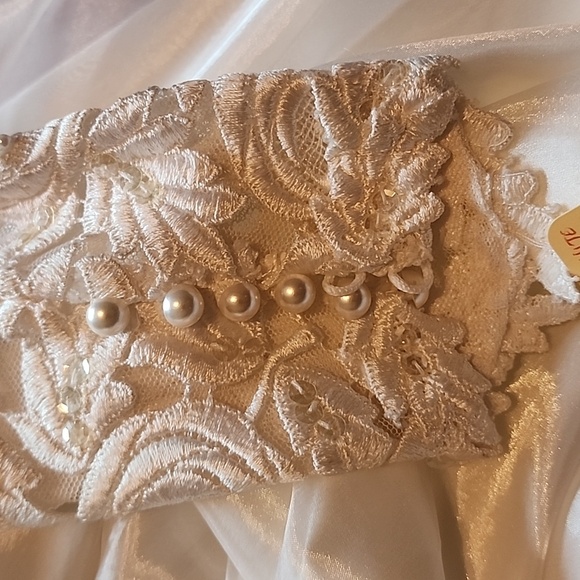 Beautiful Victorian Vtg Wedding gown off the shoulder sold as is - Picture 11 of 13